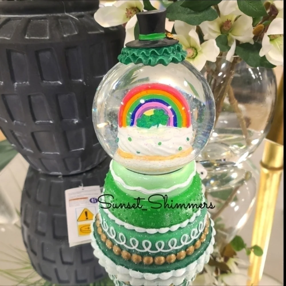 St Patricks Day Light up Gingerbread Tier Cake Rainbow Lucky Shamrock Snowglobe